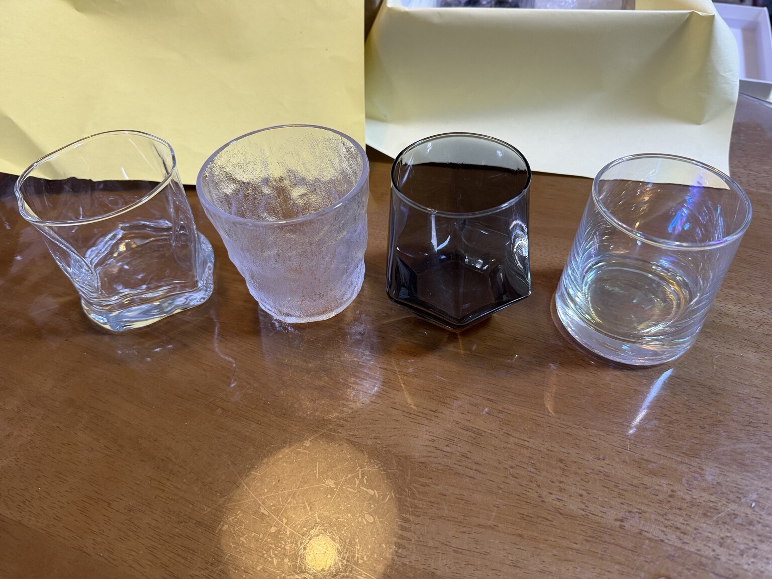 アロマギフト用に比較した4種類のガラス容器