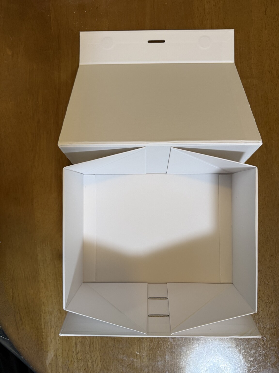 折りたたみ式礼盒を展開した内部構造