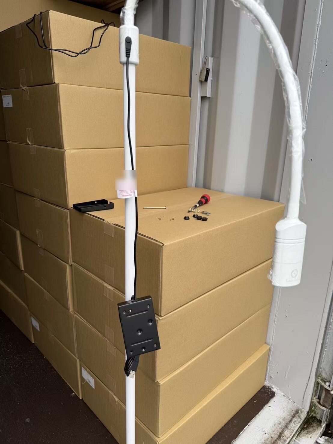 量産品の出荷前検品を行う現場